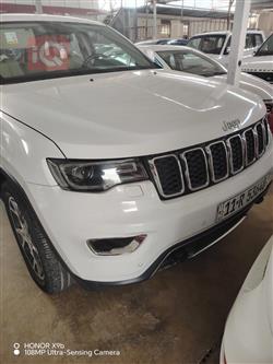 جیپ گراند شیرۆکی